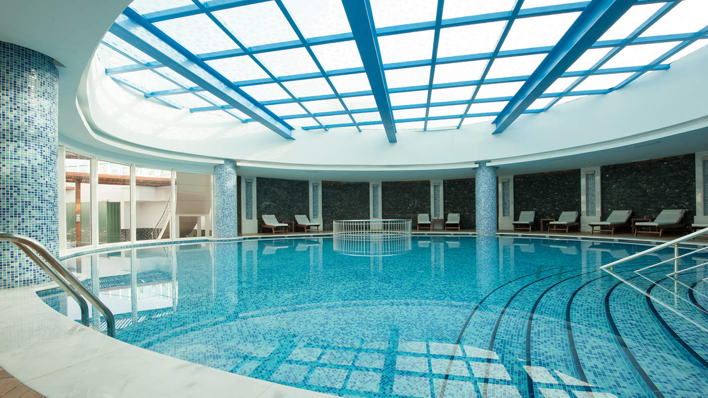 csm_SENTIDO-Gold-Island-Indoor-Pool-2_653792f6a3